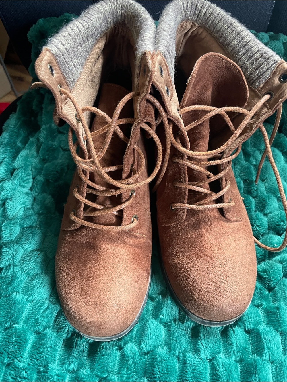 Arizona Women's Tan Suede Lace-Up Ankle Boots with Knit Collar size 10